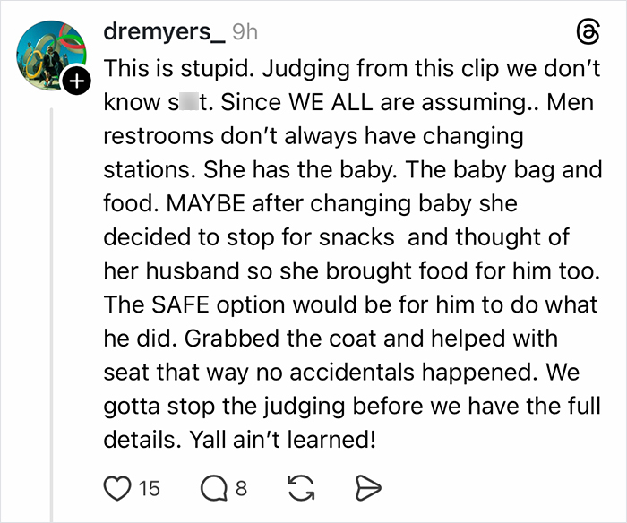 Giants Camera Catches Mom Doing Double Duty With A Baby And Food, Her Husband Just Gets Comfy Giants Camera Catches Mom Doing Double Duty With A Baby And Food, Her Husband Just Gets Comfy