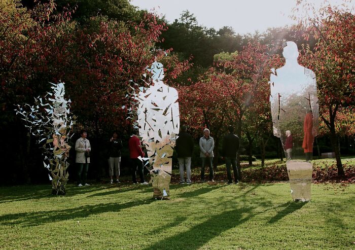 35 Reflective Artworks By Rob Mulholland That Seem To Disappear Into The Landscape 35 Reflective Artworks By Rob Mulholland That Seem To Disappear Into The Landscape