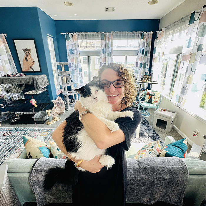 Nonprofit Under Fire After Refusing To Let Specific Group Of People Adopt Kittens: “How Did They Know?” Nonprofit Under Fire After Refusing To Let Specific Group Of People Adopt Kittens: “How Did They Know?”