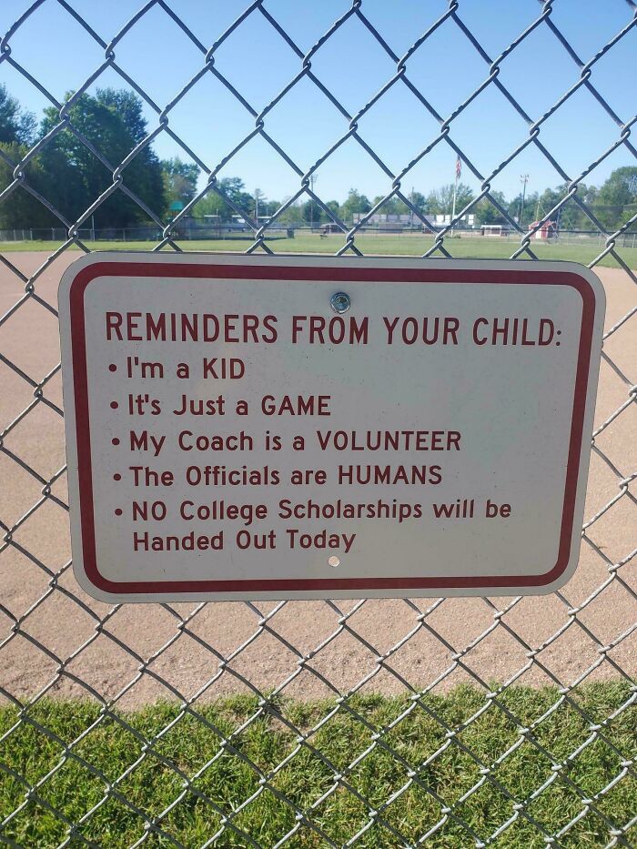 73 Hilarious And Unhinged Signs That Definitely Caught People’s Attention 73 Hilarious And Unhinged Signs That Definitely Caught People’s Attention