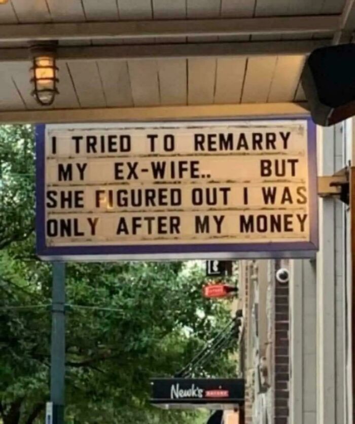 73 Hilarious And Unhinged Signs That Definitely Caught People’s Attention 73 Hilarious And Unhinged Signs That Definitely Caught People’s Attention
