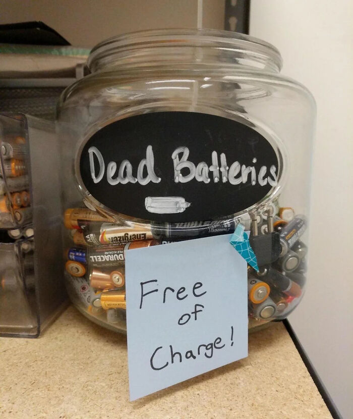 73 Hilarious And Unhinged Signs That Definitely Caught People’s Attention 73 Hilarious And Unhinged Signs That Definitely Caught People’s Attention