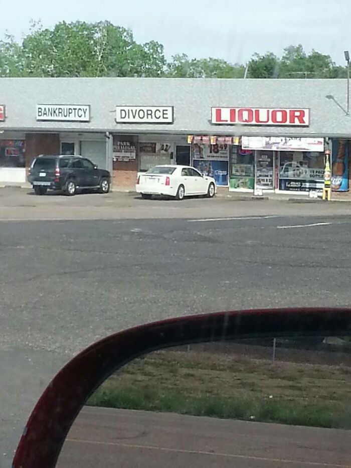 73 Hilarious And Unhinged Signs That Definitely Caught People’s Attention 73 Hilarious And Unhinged Signs That Definitely Caught People’s Attention