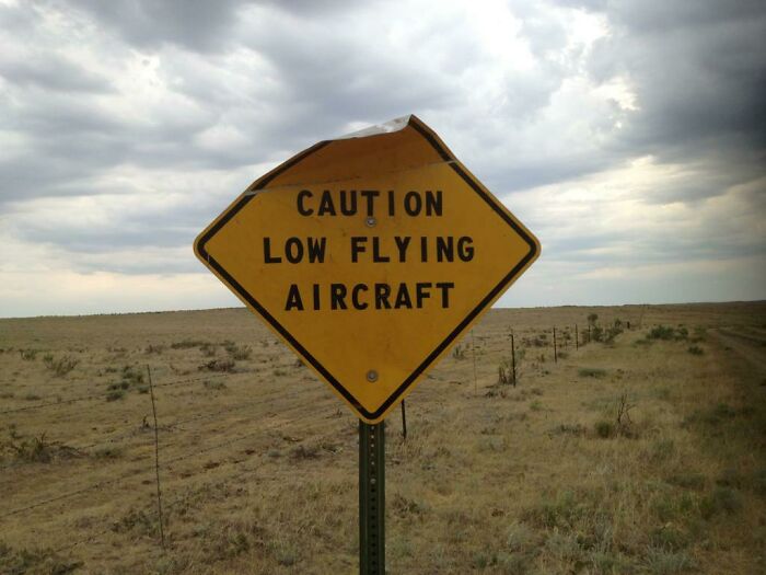 73 Hilarious And Unhinged Signs That Definitely Caught People’s Attention 73 Hilarious And Unhinged Signs That Definitely Caught People’s Attention