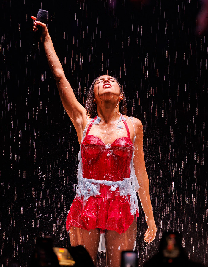 Olivia Rodrigo&rsquo;s Dress Literally Melts Off Her Body Onstage In Jaw-Dropping Tour Moment