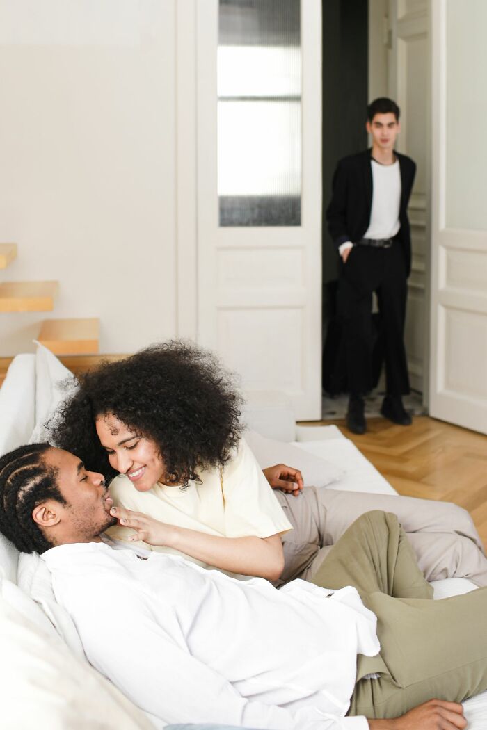 54 Folks Share The Reasons Their Families Cut Them Off, And Their Stories Are Truly Painful