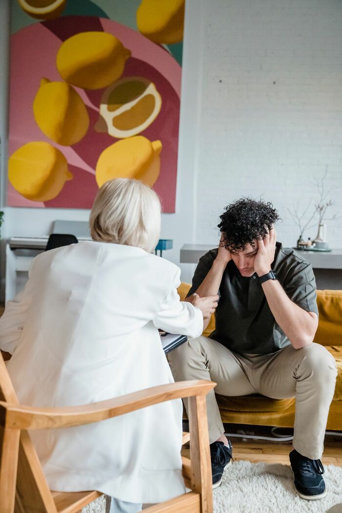 54 Folks Share The Reasons Their Families Cut Them Off, And Their Stories Are Truly Painful