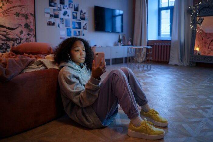 54 Folks Share The Reasons Their Families Cut Them Off, And Their Stories Are Truly Painful