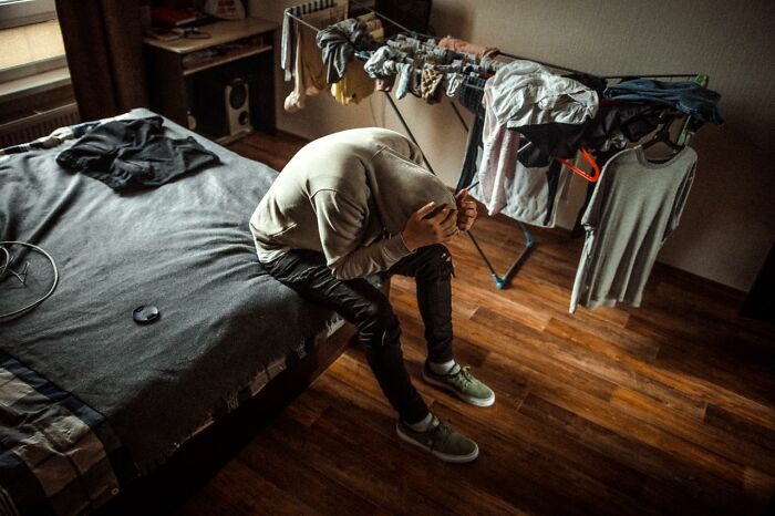 54 Folks Share The Reasons Their Families Cut Them Off, And Their Stories Are Truly Painful