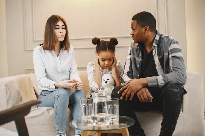 54 Folks Share The Reasons Their Families Cut Them Off, And Their Stories Are Truly Painful