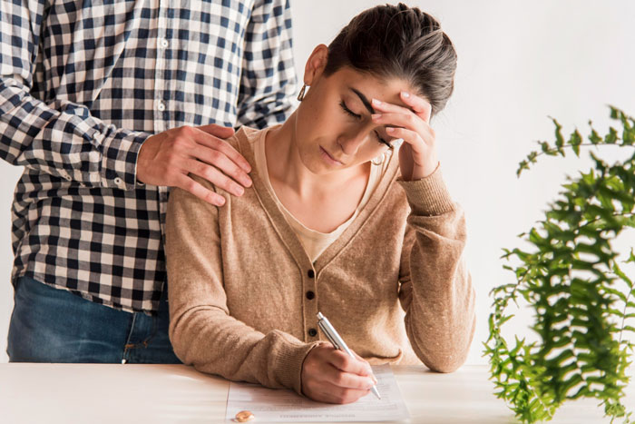 Man Takes A Promotion And Has To Move Countries, Forgets About His Agreement With His Wife Man Takes A Promotion And Has To Move Countries, Forgets About His Agreement With His Wife