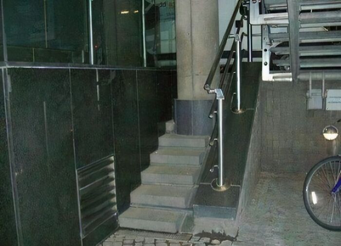 74 People Who Had Exactly One Job And Still Found A Way To Hilariously Mess It Up