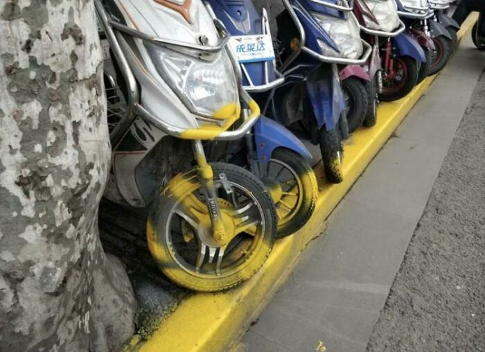 74 People Who Had Exactly One Job And Still Found A Way To Hilariously Mess It Up