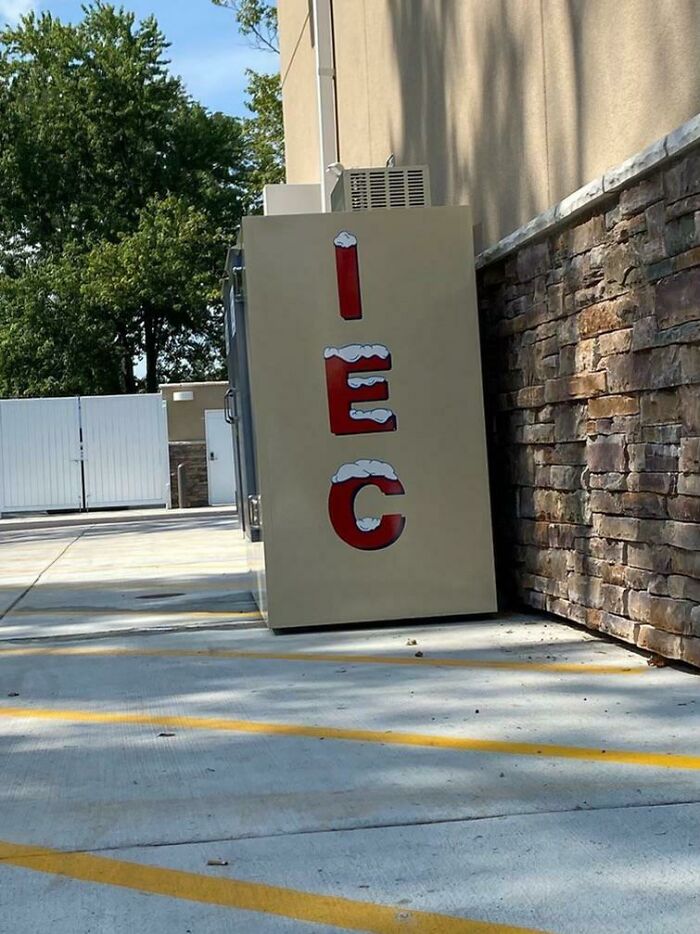 74 People Who Had Exactly One Job And Still Found A Way To Hilariously Mess It Up