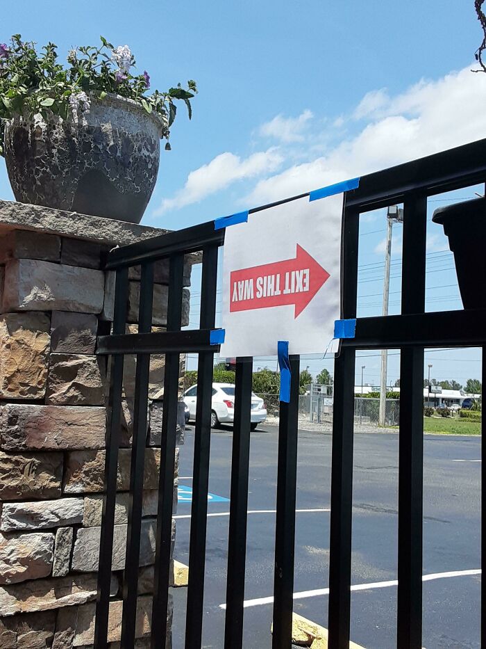 74 People Who Had Exactly One Job And Still Found A Way To Hilariously Mess It Up