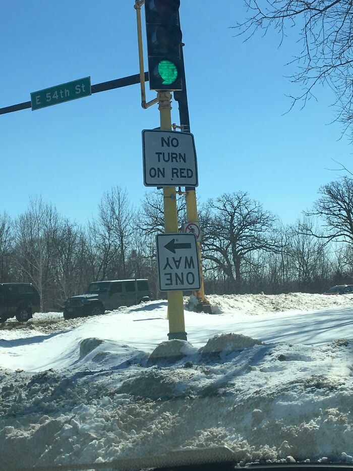 74 People Who Had Exactly One Job And Still Found A Way To Hilariously Mess It Up