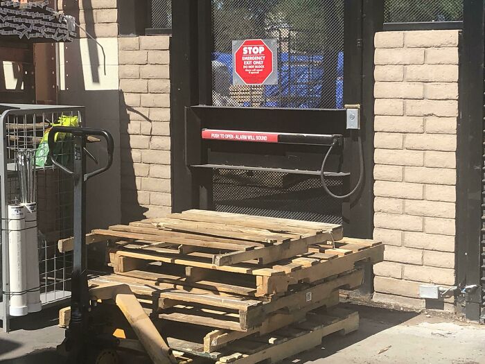 74 People Who Had Exactly One Job And Still Found A Way To Hilariously Mess It Up