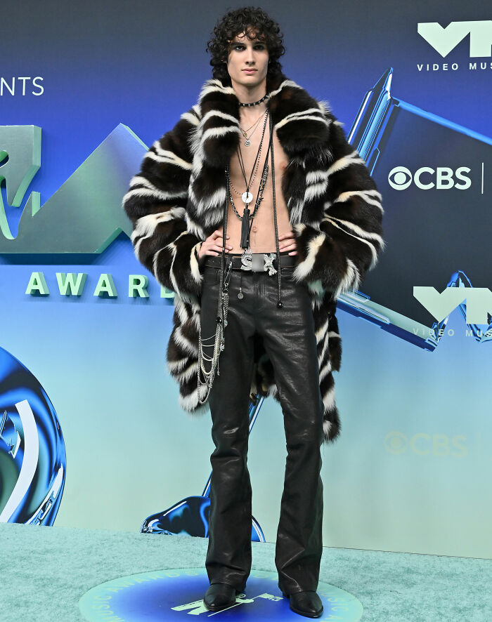 The 22 VMAs 2026 Looks That Prove Celebrities Have Lost The Plot As Fans Beg MTV To “Pull The Plug” The 22 VMAs 2026 Looks That Prove Celebrities Have Lost The Plot As Fans Beg MTV To “Pull The Plug”