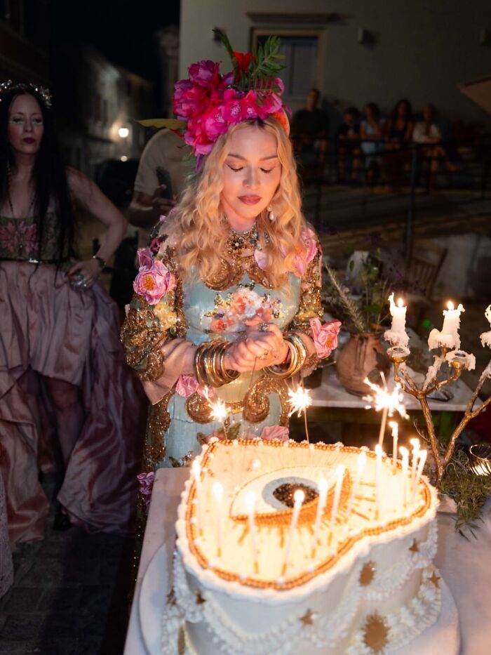 Madonna’s VMAs Performance Sparks Bizarre Theories After Fans Notice Odd Detail In Her Pants Madonna’s VMAs Performance Sparks Bizarre Theories After Fans Notice Odd Detail In Her Pants
