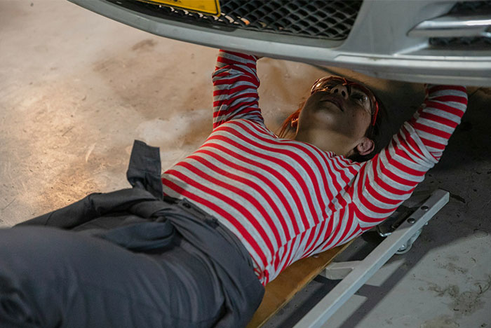 Nanny Finds AirTag In Her Car, Shocked As She Realizes It Belongs To Her New Boss Nanny Finds AirTag In Her Car, Shocked As She Realizes It Belongs To Her New Boss