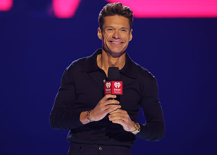 Ryan Seacrest’s Dramatic Transformation Under Intense Scrutiny As Fans Say He Looks Like A ‘Plastic Man’ Ryan Seacrest’s Dramatic Transformation Under Intense Scrutiny As Fans Say He Looks Like A ‘Plastic Man’