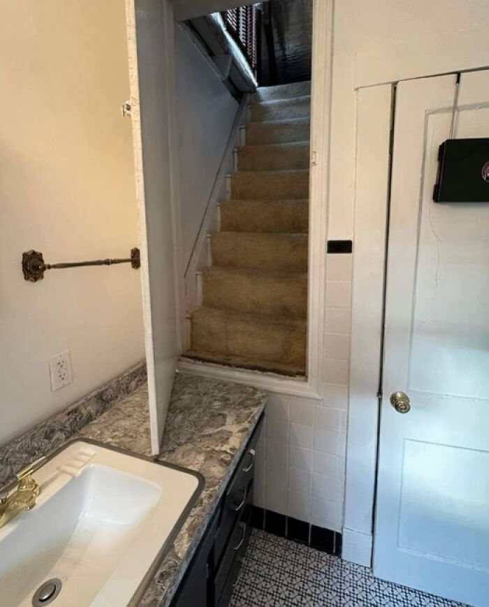 96 Houses Where Someone Clearly Had A Big Vision, But Nobody Stopped To Ask If It Was A Good One