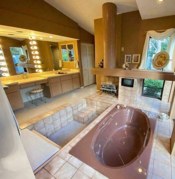 96 Houses Where Someone Clearly Had A Big Vision, But Nobody Stopped To Ask If It Was A Good One