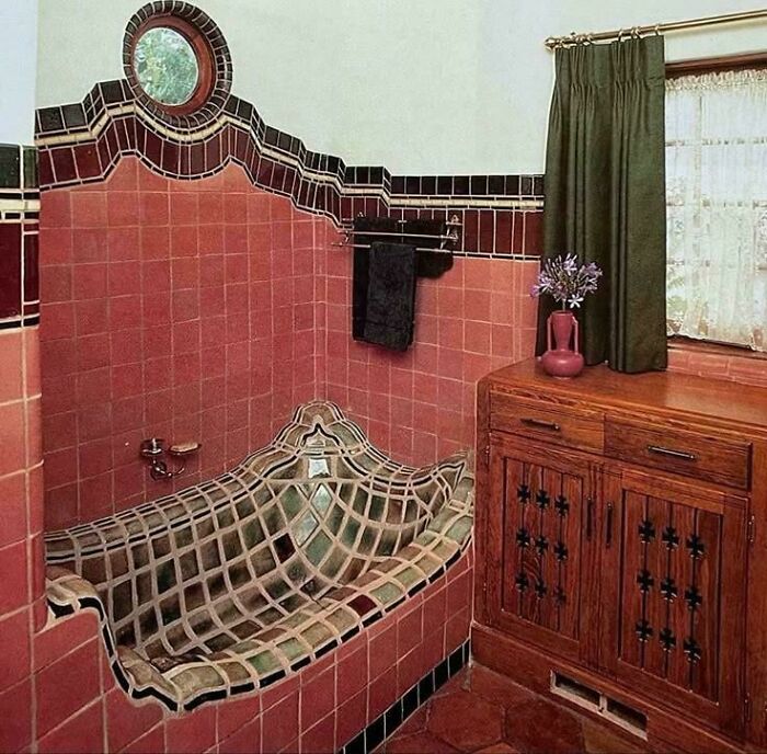 96 Houses Where Someone Clearly Had A Big Vision, But Nobody Stopped To Ask If It Was A Good One
