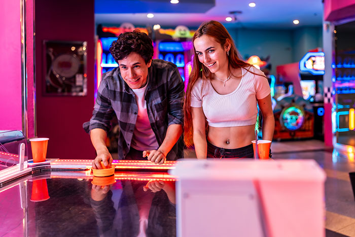 Woman Has To Hide In The Bathroom On The First Date After Guy Keeps Getting Worse And Worse