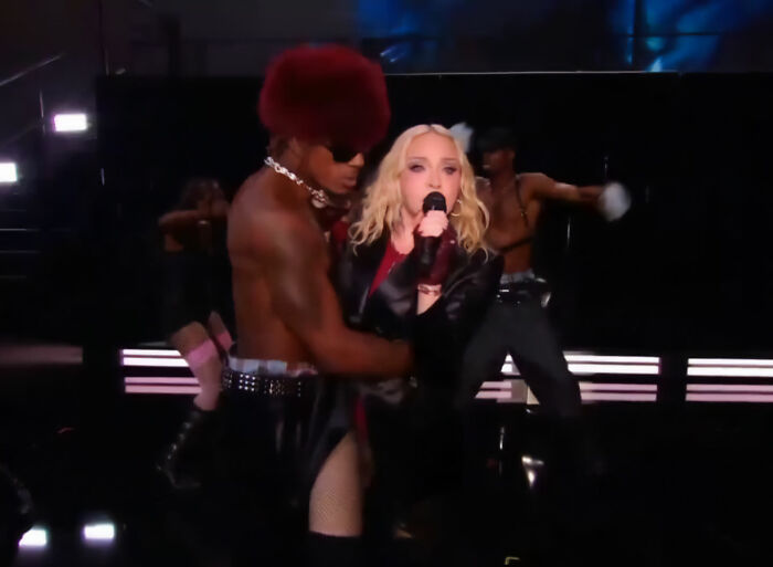 Madonna’s Family Makes Intervention After “Embarrassing” VMAs Performance, As Insiders Reveal Clash Madonna’s Family Makes Intervention After “Embarrassing” VMAs Performance, As Insiders Reveal Clash