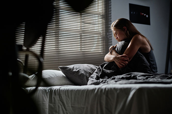 Woman Reads Boyfriend’s Novel, Realizes Something That Forever Changes The Way She Feels About Him Woman Reads Boyfriend’s Novel, Realizes Something That Forever Changes The Way She Feels About Him