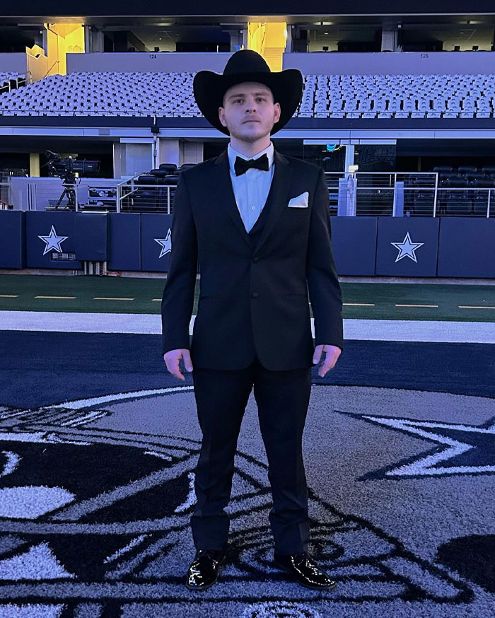 Jonathan Lipnicki Is All Grown Up As He Returns To The Red Carpet 27 Years After His Child-Star Days Jonathan Lipnicki Is All Grown Up As He Returns To The Red Carpet 27 Years After His Child-Star Days