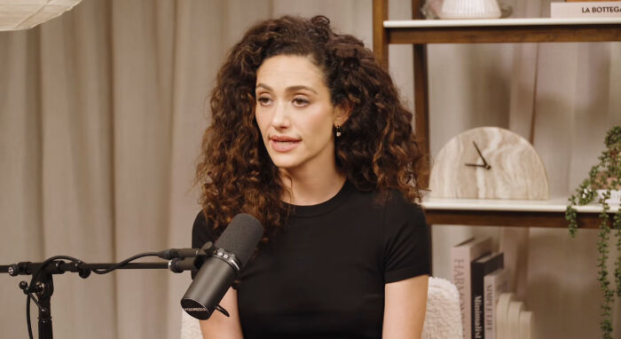 Hollywood Actress Sparks Intense Debate After ‘Shameless’ Intimate Scenes Complicated Her Dating Life