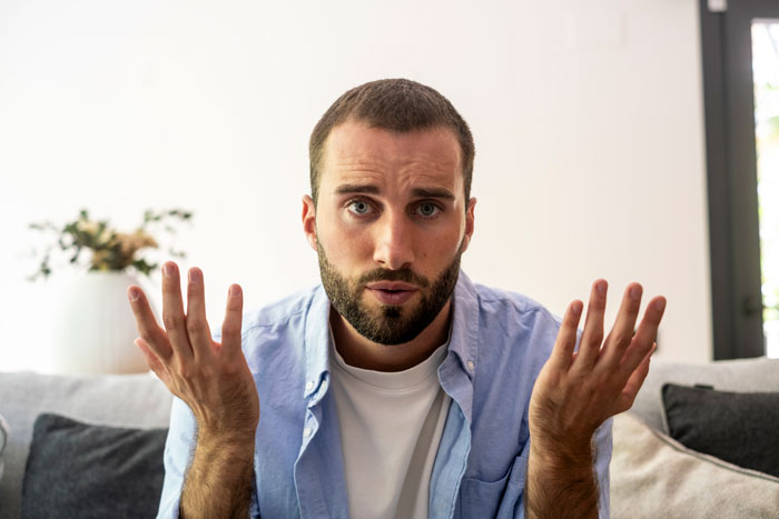 Dad Dumps His Kids On Bro’s Porch Without Warning, Learns “Family” Isn’t A Free Babysitting Service Dad Dumps His Kids On Bro’s Porch Without Warning, Learns “Family” Isn’t A Free Babysitting Service