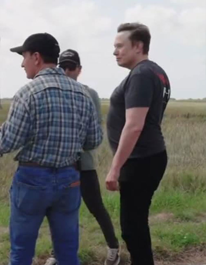 “Looks Like Scoliosis”: Elon Musk’s Recent Spaceport Visit Sparks Theories After Fans Notice Something Off “Looks Like Scoliosis”: Elon Musk’s Recent Spaceport Visit Sparks Theories After Fans Notice Something Off