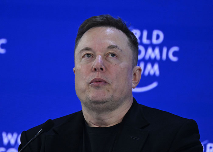 “Looks Like Scoliosis”: Elon Musk’s Recent Spaceport Visit Sparks Theories After Fans Notice Something Off “Looks Like Scoliosis”: Elon Musk’s Recent Spaceport Visit Sparks Theories After Fans Notice Something Off