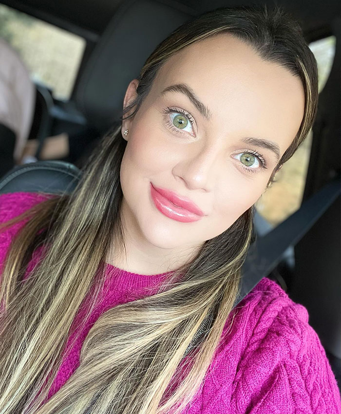 32YO Woman’s Innocent Photo With Her Husband Goes Viral For Totally Unexpected Reason 32YO Woman’s Innocent Photo With Her Husband Goes Viral For Totally Unexpected Reason