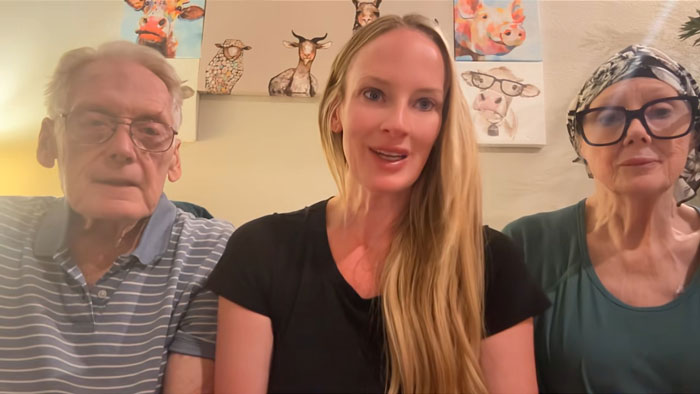 Daughter Defends 81-Year-Old Dad After GoFundMe Cancels His $745K Cancer Fundraiser Daughter Defends 81-Year-Old Dad After GoFundMe Cancels His $745K Cancer Fundraiser