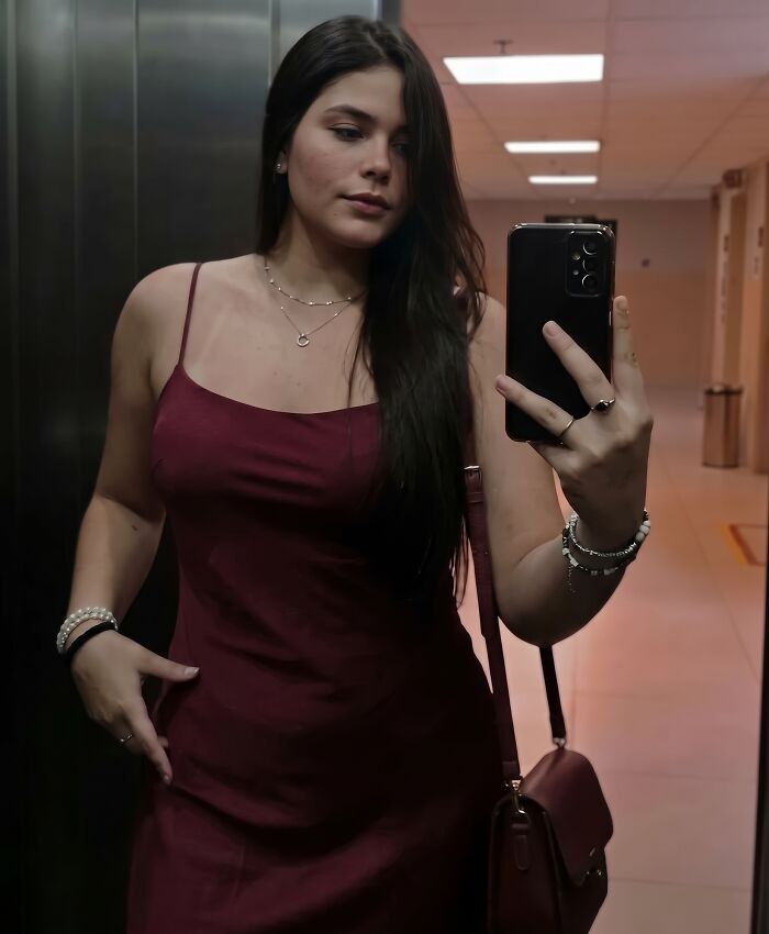 Mother Agreed To Her 22YO Daughter Dating Her Boss, Weeks Later She Received A Call No Parent Would Ever Want Mother Agreed To Her 22YO Daughter Dating Her Boss, Weeks Later She Received A Call No Parent Would Ever Want