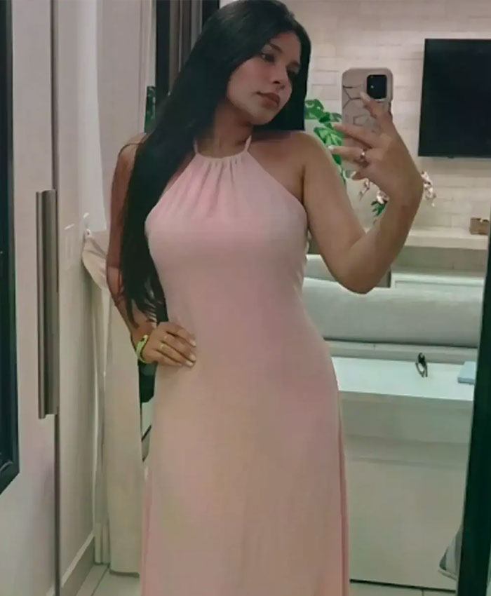 Mother Agreed To Her 22YO Daughter Dating Her Boss, Weeks Later She Received A Call No Parent Would Ever Want Mother Agreed To Her 22YO Daughter Dating Her Boss, Weeks Later She Received A Call No Parent Would Ever Want