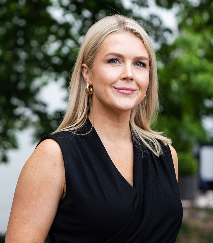 People Convinced Karoline Leavitt’s Bedroom Blunder Was Attack On Trump As They Point Out Suspicious Details
