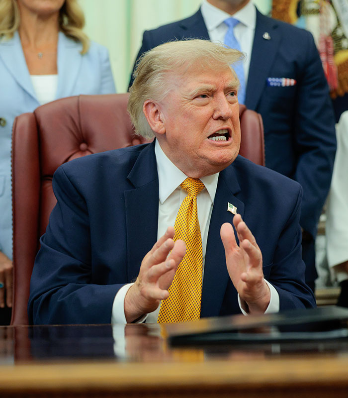 People Convinced Karoline Leavitt’s Bedroom Blunder Was Attack On Trump As They Point Out Suspicious Details