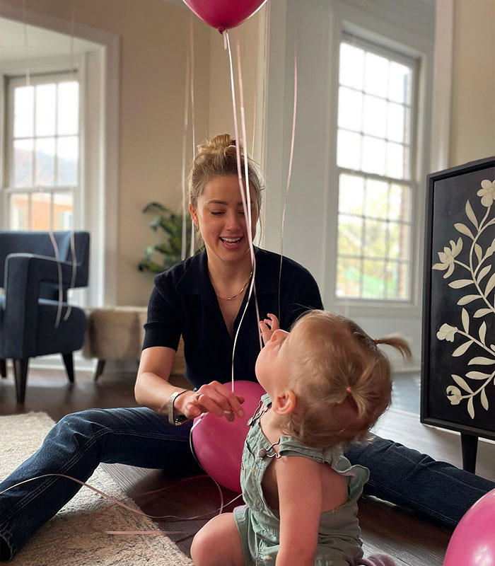 Amber Heard’s New Spain Photo After Fleeing Hollywood And Changing Her Name Has Fans Zooming In On One Detail Amber Heard’s New Spain Photo After Fleeing Hollywood And Changing Her Name Has Fans Zooming In On One Detail