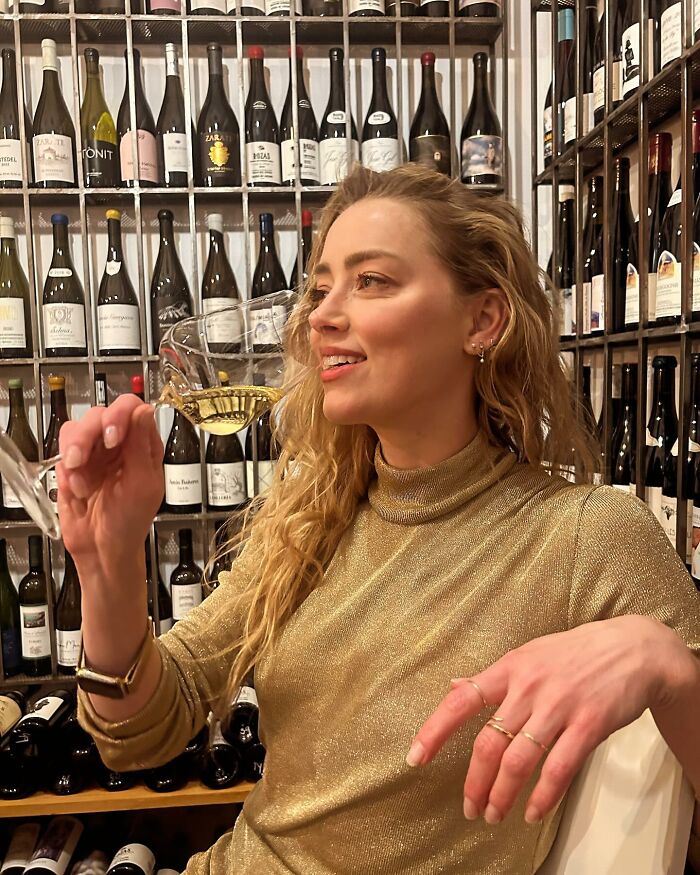 Amber Heard’s New Spain Photo After Fleeing Hollywood And Changing Her Name Has Fans Zooming In On One Detail Amber Heard’s New Spain Photo After Fleeing Hollywood And Changing Her Name Has Fans Zooming In On One Detail