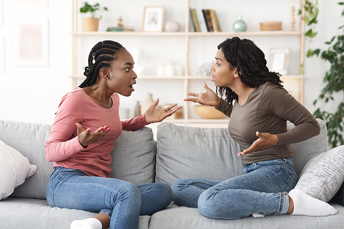 Pregnant Sister Furious That Woman Won’t Take Her And Her 6 Kids In