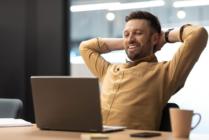 Employee Suspects Boss Is Screenshotting Their Laptop After Noticing Suspicious Blinks, Has Fun With It