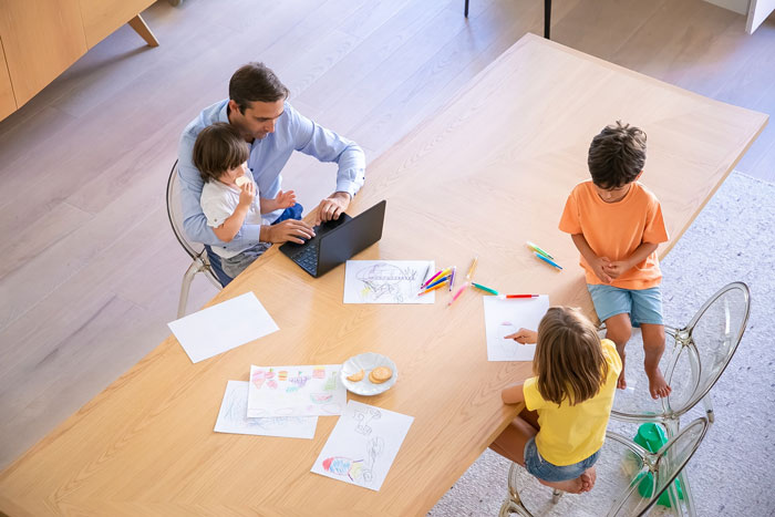 Mom Of Two Tries To Make Her Childcare Problem Her Coworker’s Responsibility, Balks At His Reaction Mom Of Two Tries To Make Her Childcare Problem Her Coworker’s Responsibility, Balks At His Reaction