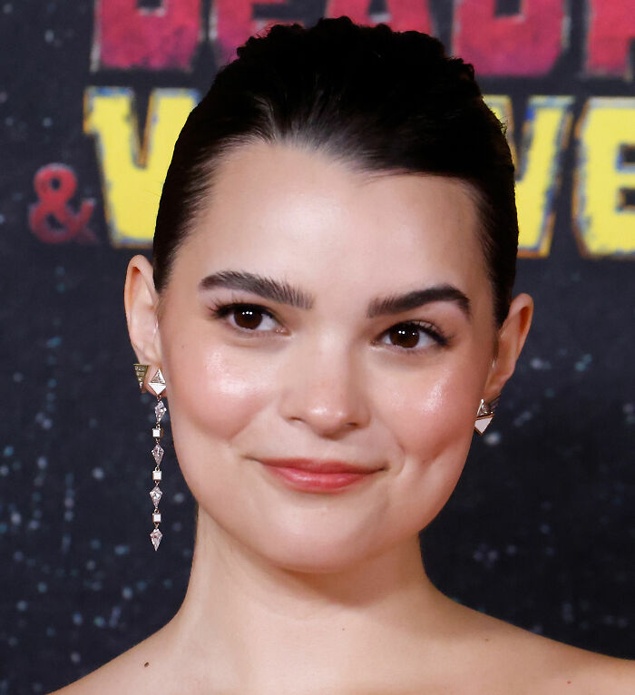 Hollywood Star’s Real-Life Appearance Stuns After Netizens Point Out Stark Contrast From Her Breakout Role Hollywood Star’s Real-Life Appearance Stuns After Netizens Point Out Stark Contrast From Her Breakout Role