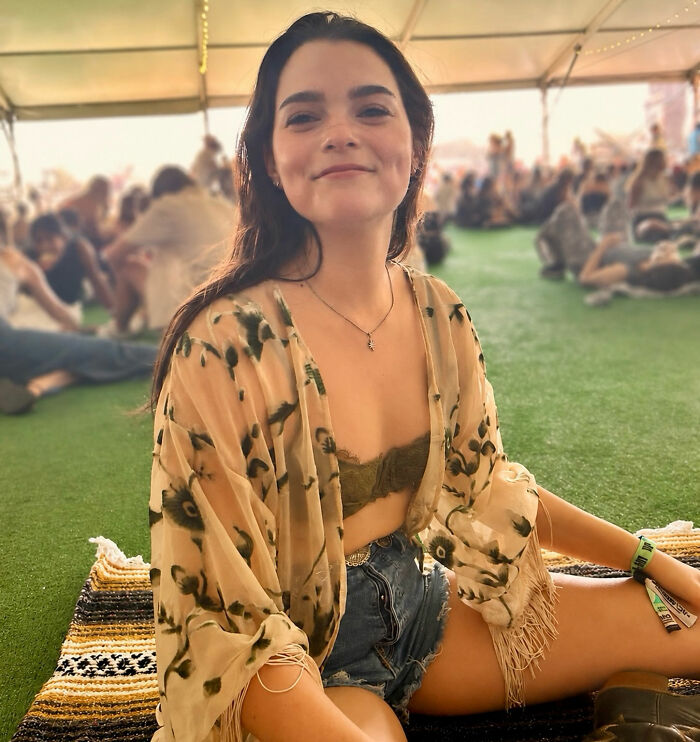 Hollywood Star’s Real-Life Appearance Stuns After Netizens Point Out Stark Contrast From Her Breakout Role Hollywood Star’s Real-Life Appearance Stuns After Netizens Point Out Stark Contrast From Her Breakout Role