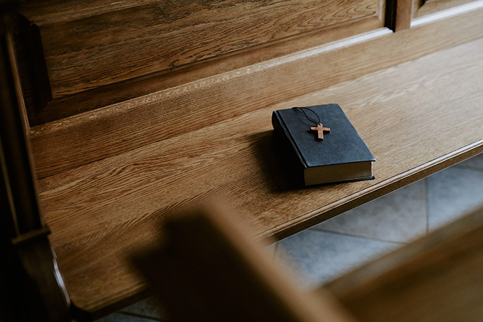 Church Of England Priest Shares What It&rsquo;s Like Being On Dating Apps As A Member Of The Clergy